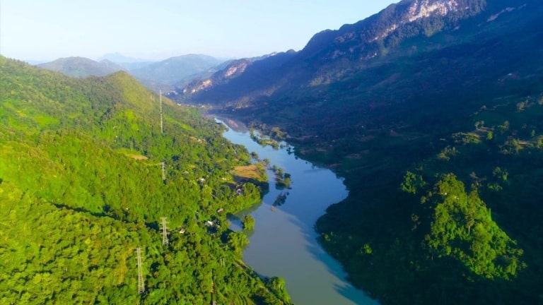 Dòng sông Gâm hiền hòa chảy qua huyện Bắc Mê