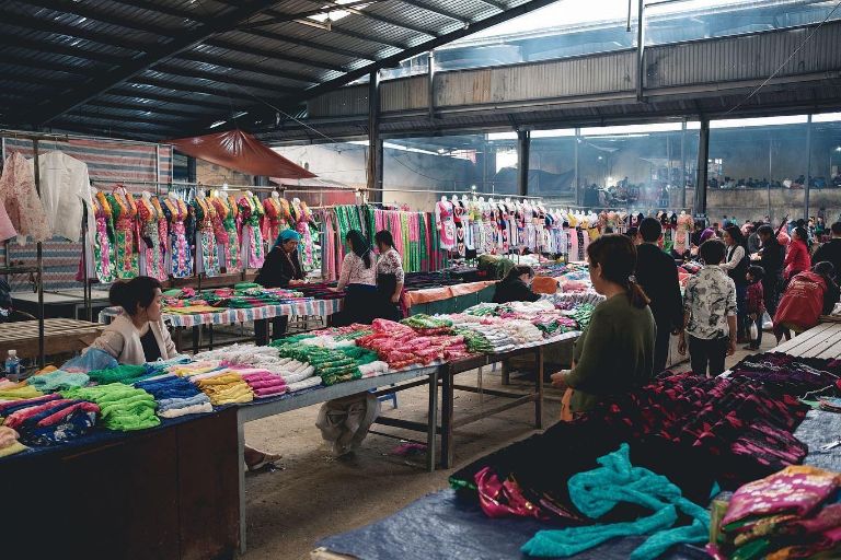 Chợ phiên Đồng Văn họp vào chủ nhật hàng tuần 