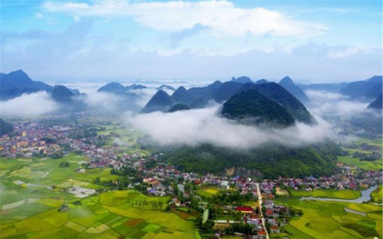 Toàn cảnh thiên nhiên Hà Giang từ đỉnh núi cao nhất