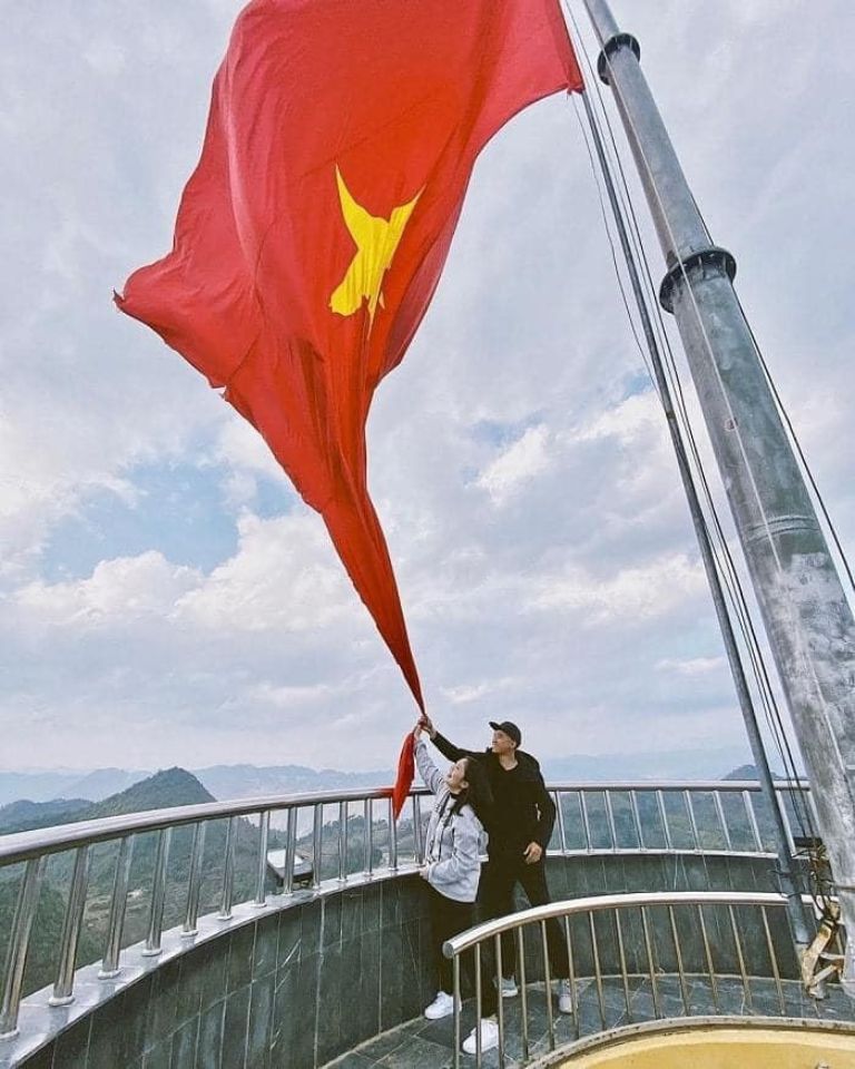 Lá cờ Lũng Cú rộng 54m2 tượng trưng 54 dân tộc anh em Việt Nam 