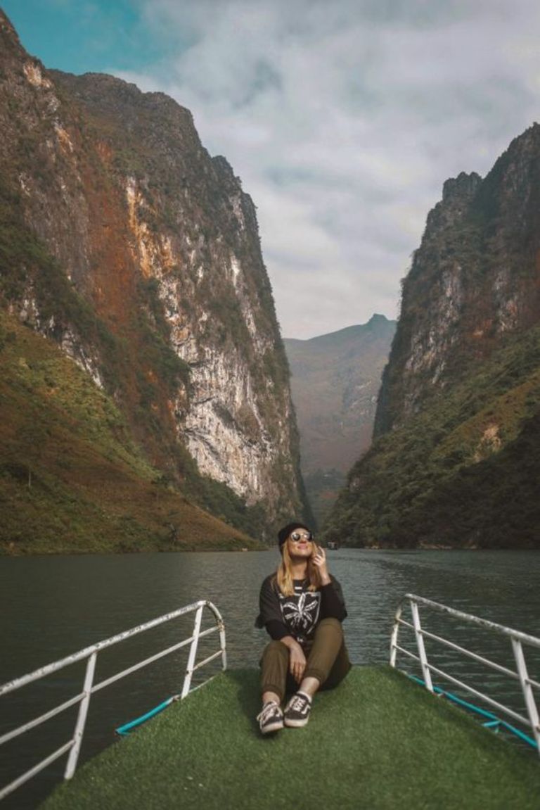 Nét đẹp độc đáo của dòng sông Nho Quế dưới lăng kính du khách