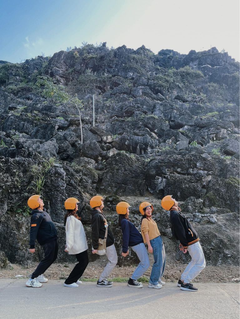 Đồng Văn Hà Giang bao quanh là núi đá 