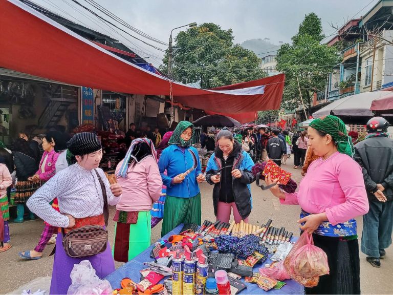 Chợ phiên Đồng Văn tổ chức vào chủ nhật hàng tuần 