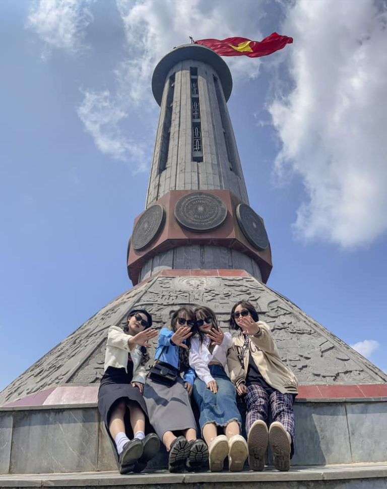 Cột cờ Lũng Cú là địa danh nhiều du khách ghé thăm khi tới Hà Giang 