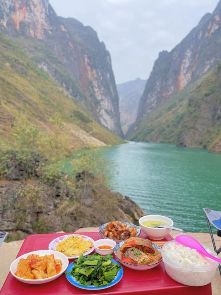 Tới Hà Giang thưởng thức ẩm thực bên dòng sông Nho Quế 