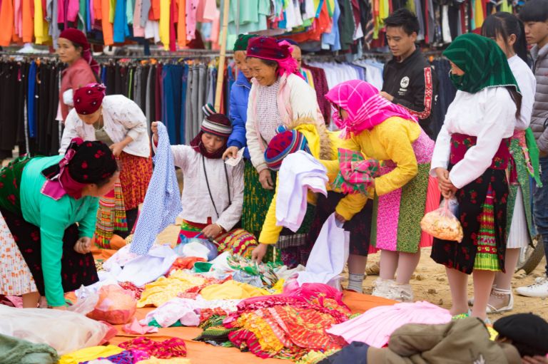 Chợ lùi ở Hà Giang thể hiện rõ nét văn hóa của người dân tộc địa phương.