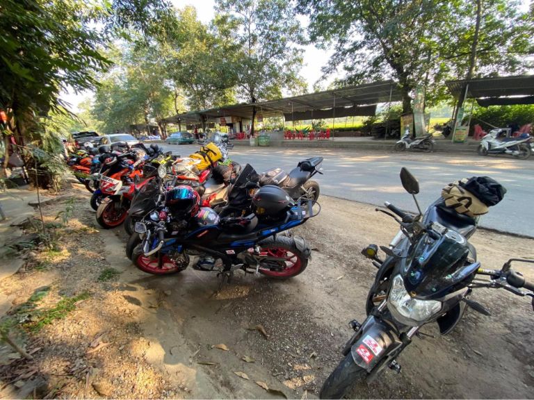 Di chuyển đến Hà Giang bằng xe máy cũng có những trải nghiệm thú vị.