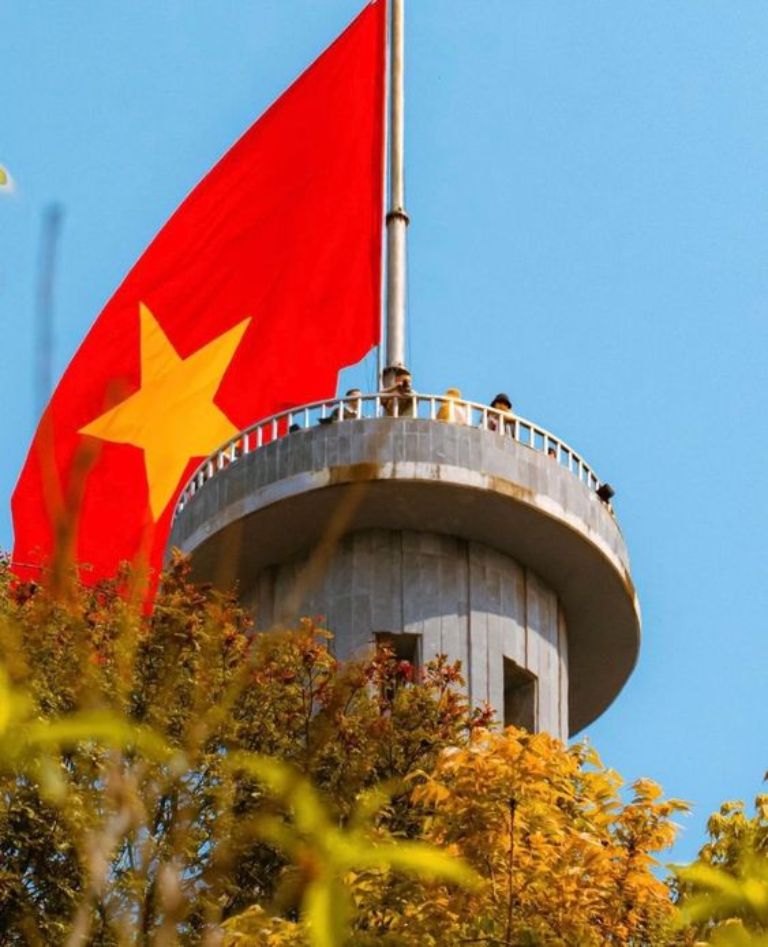 Khoảng cách từ thành phố Hà Giang đến cột cờ Lũng Cú bao nhiêu