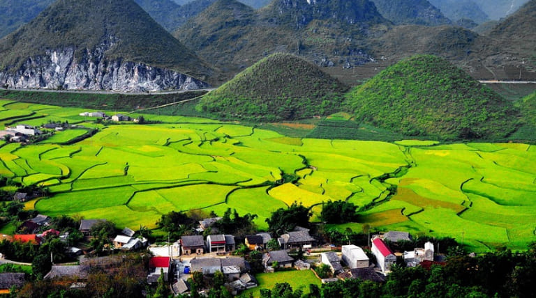 Vẻ đẹp thiên nhiên hùng vĩ của Núi Đôi Quản Bạ tại Hà Giang