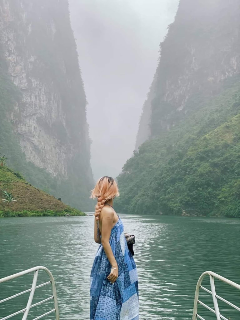 Trải nghiệm du thuyền trên dòng sông Nho Quế sẽ giúp bạn khám phá được thiên nhiên hùng vĩ 