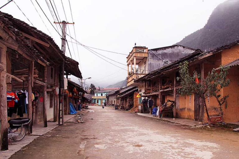 Khung cảnh yên bình của thị trấn Phó Bảng