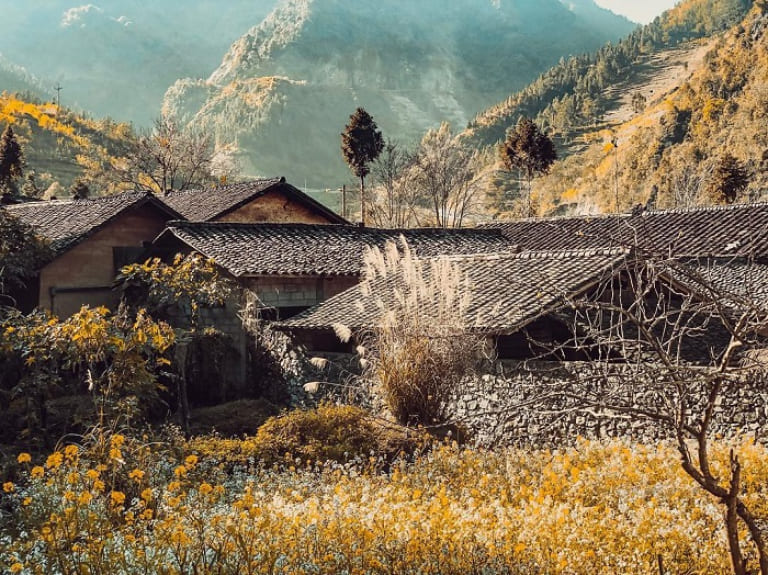 Mùa xuân trên làng văn hóa Lũng Cẩm