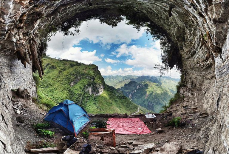 Cắm trại trên vách đá trắng, nhìn thẳng xuống sông Nho Quế 