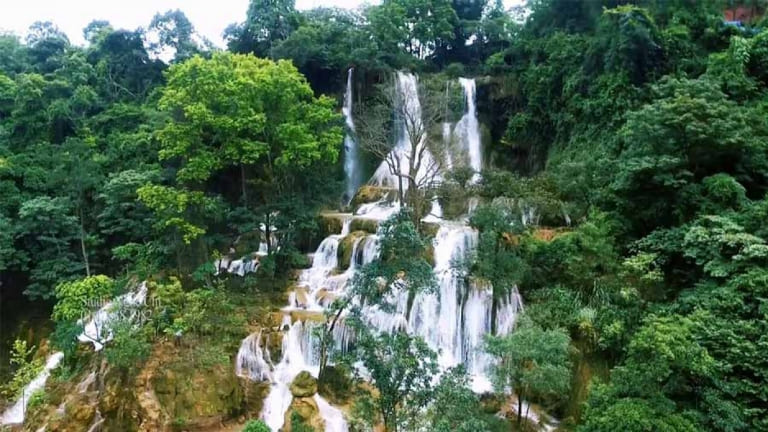 Du khách sẽ được hòa mình vào thiên nhiên với dòng thác nước mát