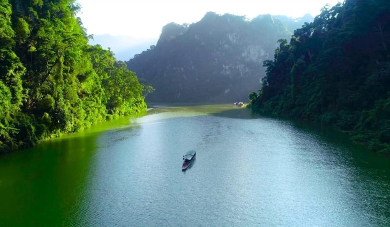 Sông Gâm thơ mộng với cảnh non nước hữu tình thiên nhiên ban tặng