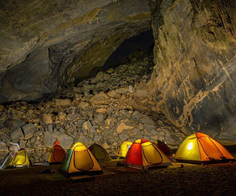Bên trong hang Phương Thiện chính là một quần thể các hang động nhỏ