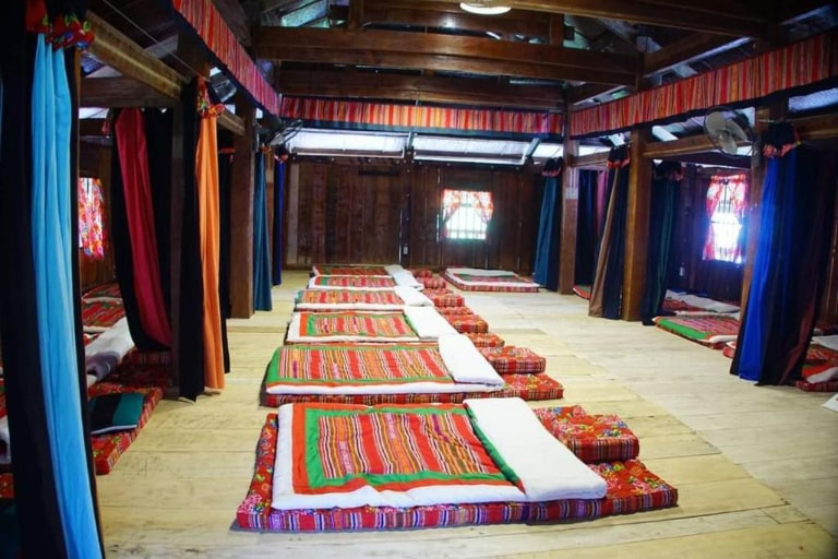  Phòng nghỉ tập thể tại homestay ở Mèo Vạc mang màu sắc dân tộc