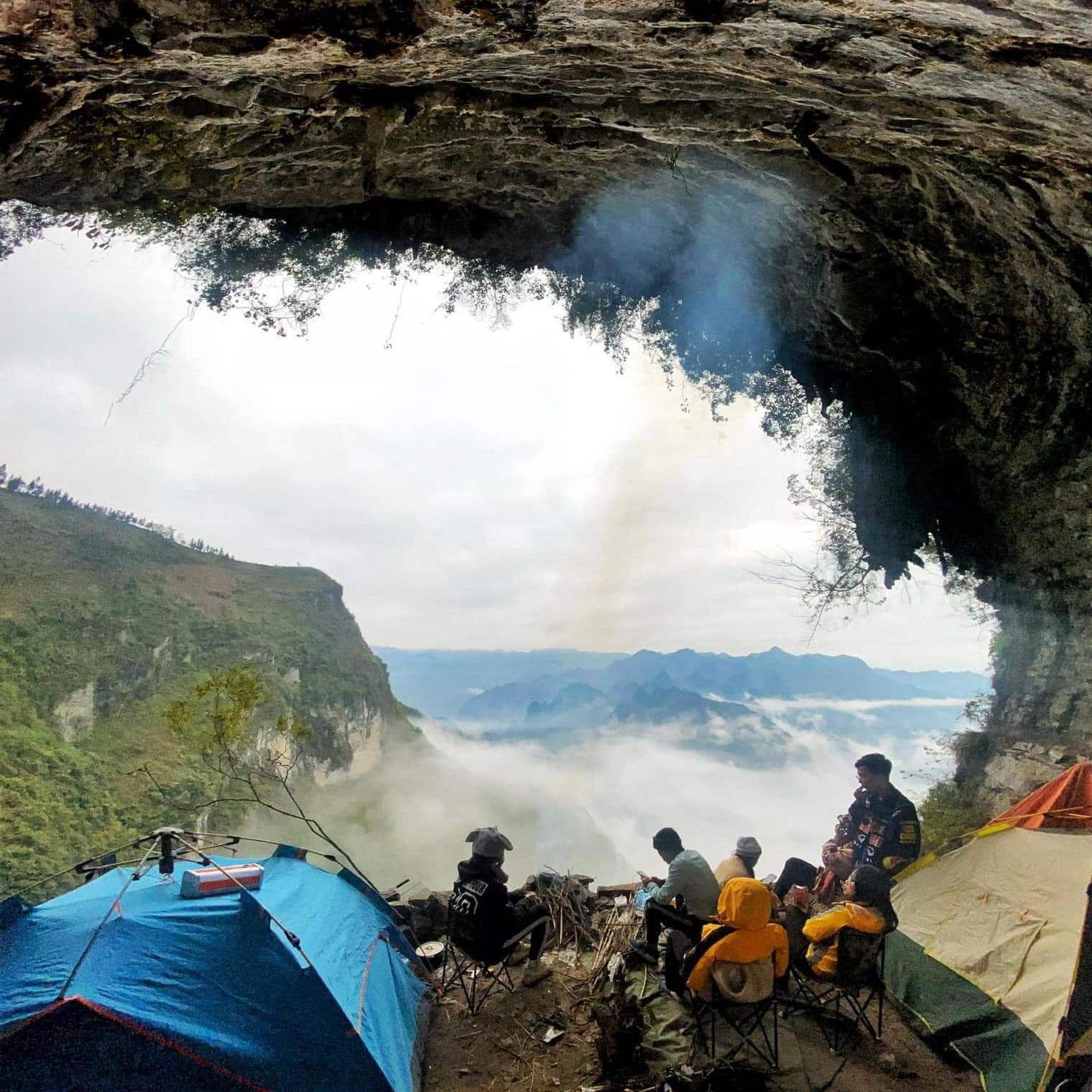 Săn mây trên vách đá thần