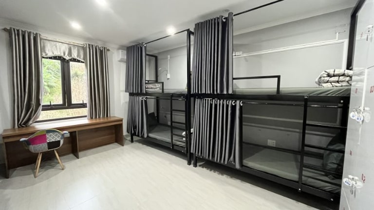 Phòng ngủ tập thể sạch sẽ của khách sạn Hà Giang Hostel