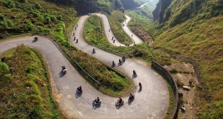  Đoàn phượt xe máy trên đường đến khu nghỉ dưỡng Bắc Mê Hà Giang
