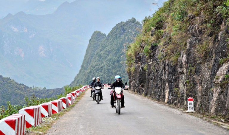 Bạn có thể lựa chọn thuê xe máy Hà Giang để đi Quang Bình