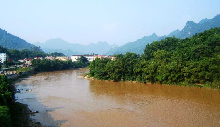 Dòng sông Lô chảy trên mảnh đất Hà Giang