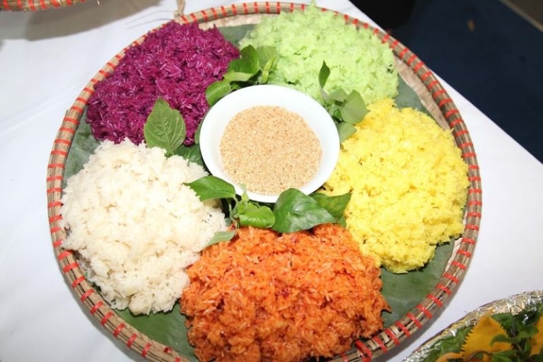 Xôi ngũ sắc - món ăn truyền thống của các dân tộc ở Hà Giang 