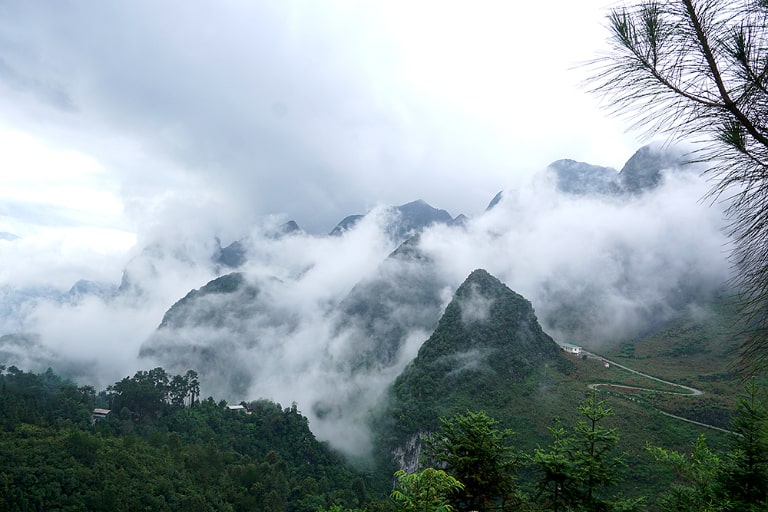 Săn mây trên đỉnh núi tại Hà Giang