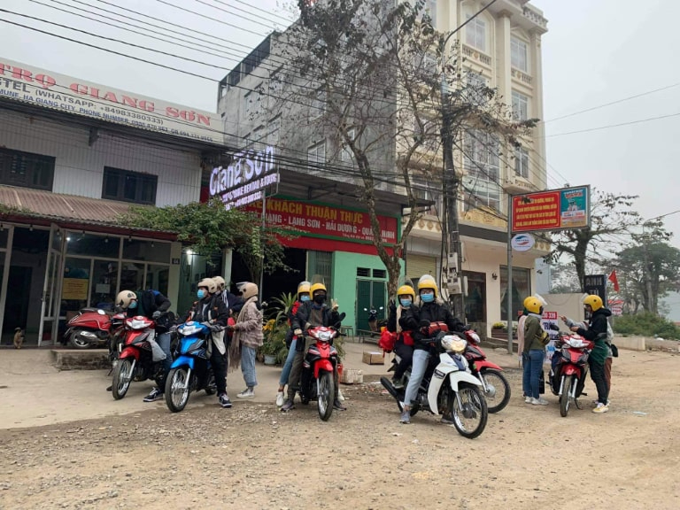 Thuê xe máy Giang Sơn ở ngay gần bến xe Hà Giang nên rất thuận tiện cho du khách