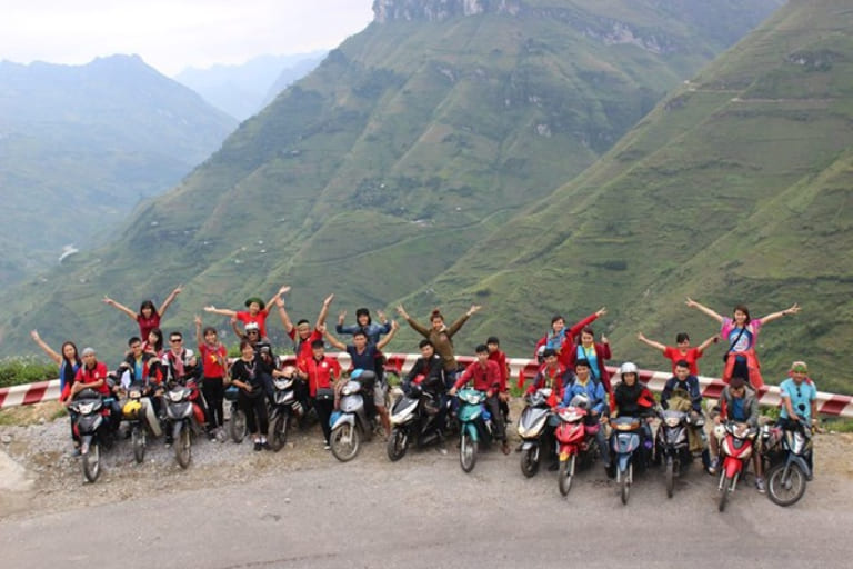 Phượt Đồng Văn Hà Giang bằng xe máy là một trải nghiệm đáng nhớ với mỗi du khách