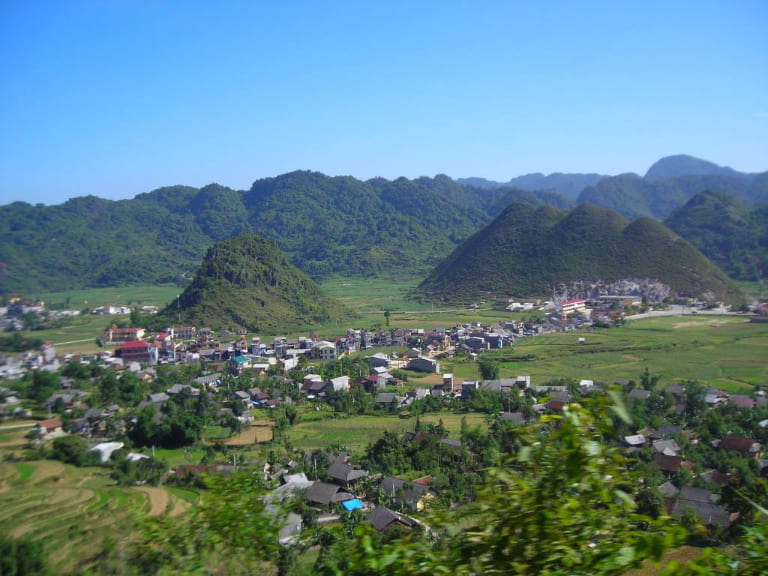 Toàn khung cảnh tại thị trấn Tam Sơn