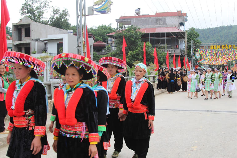 Sắc màu rực rỡ tại chợ phiên Bảo Lạc