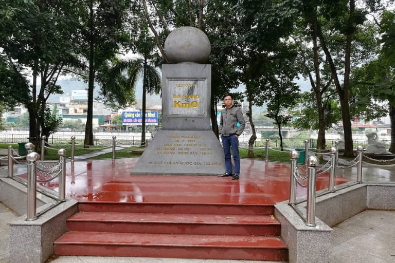 Cột mốc số 0 km - điểm check in nổi tiếng tại Hà Giang