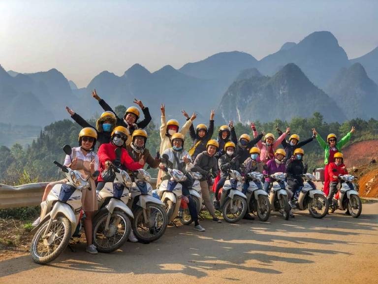 Di chuyển từ Hà Giang đến Sapa bằng xe máy, bạn có thể trực tiếp cảm nhận được những cảnh đẹp thiên nhiên trời phú
